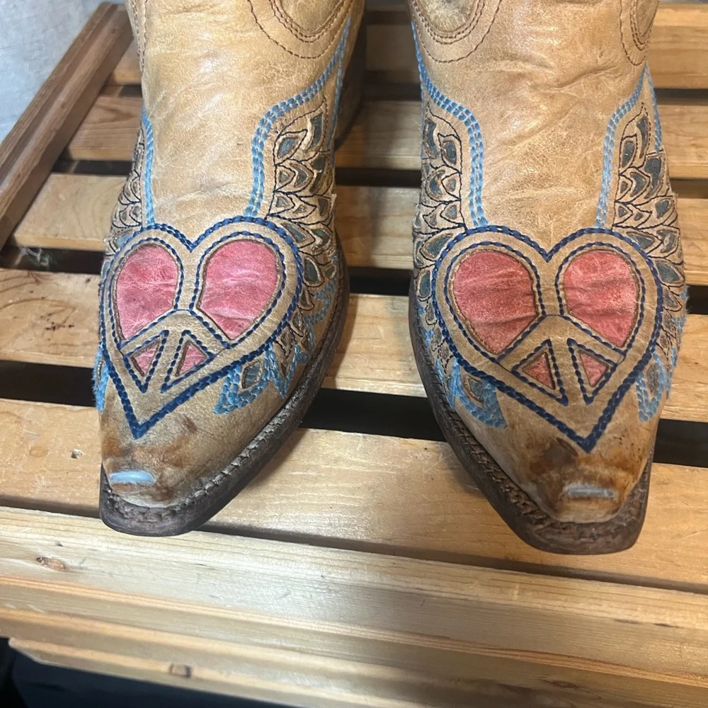 Corral Heart & Wings Leather Western Boots in Sand. Women's Size 8M. #9089 - Picture 3 of 14